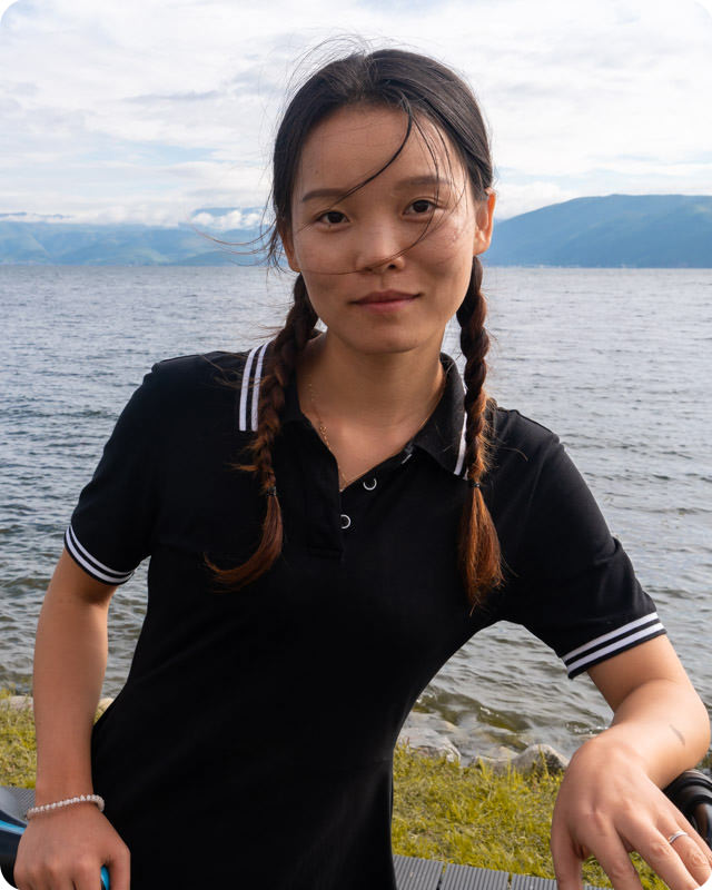 Hi! :) A picture of Ella infront of Erhai Lake, Dali